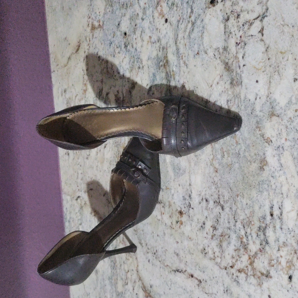 Rare BCBG Paris 4" Brown Leather Heels